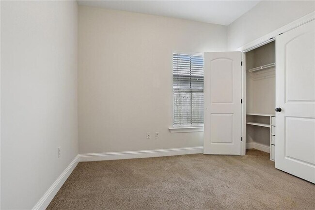 Building Photo - 4422 Bay View Dr