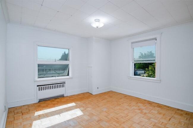 Building Photo - 470 Teaneck Rd