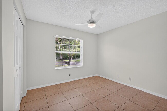 Building Photo - 5020 N La Sedona Cir