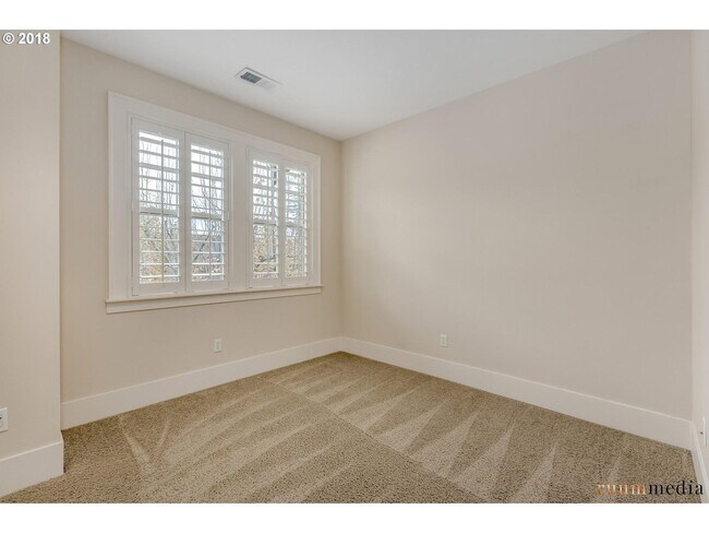 Building Photo - 658 SW Rustica Terrace