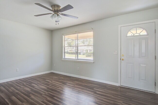 Building Photo - 1908 Swift Ave