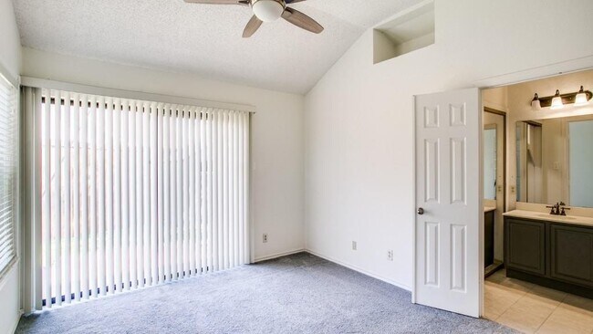 Building Photo - 2401 Brooke Ct