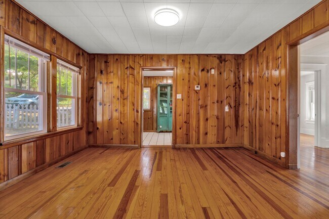 Building Photo - 202 S School Ave