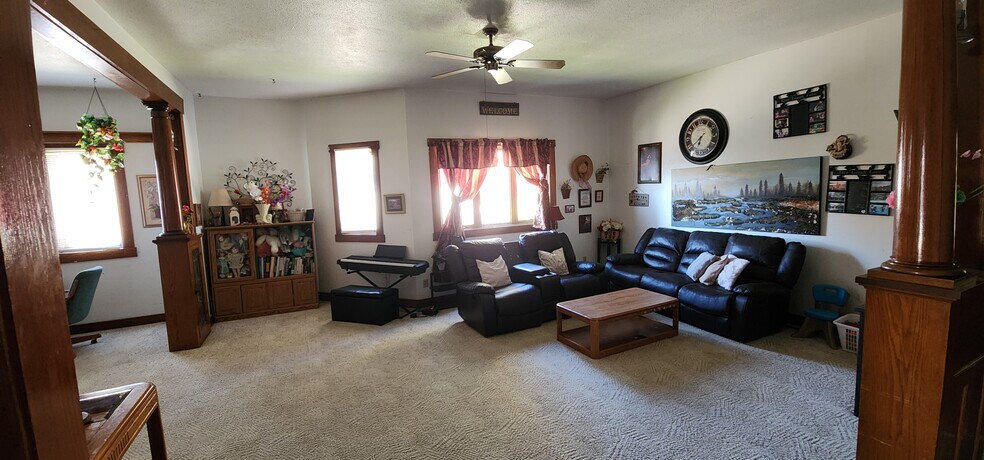 Building Photo - 807 Chicago St