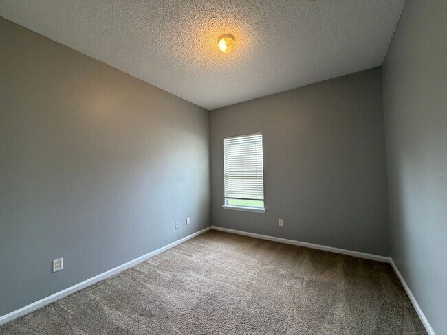 Building Photo - 3041 Southhall Ct
