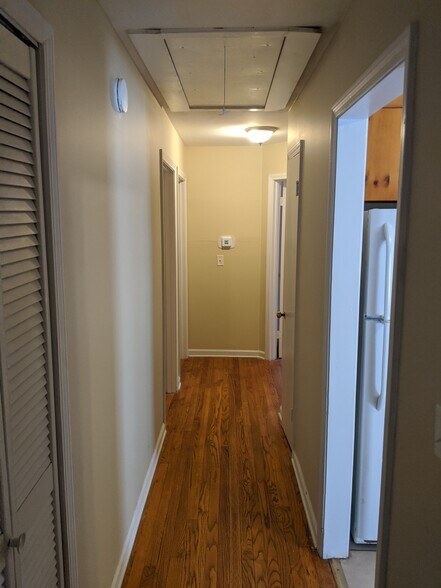 Building Photo - 1527 Brookbank Ave