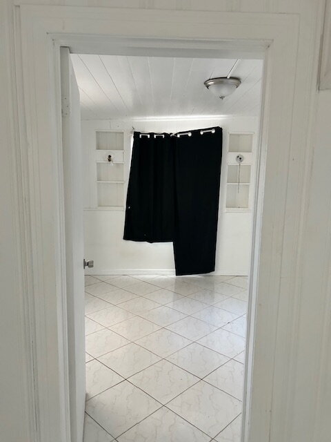 Building Photo - St Petersburg, 2/1 SFH Fenced yard