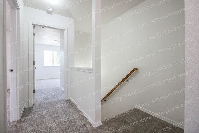 Building Photo - 218 NW Connell Ave
