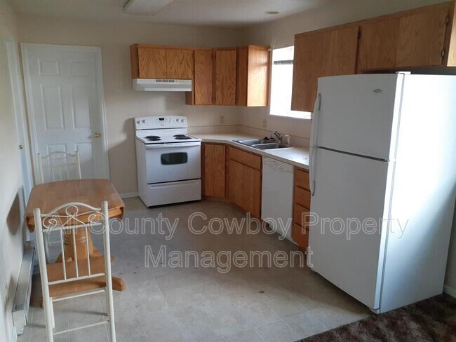 Primary Photo - 1665 N 5th St