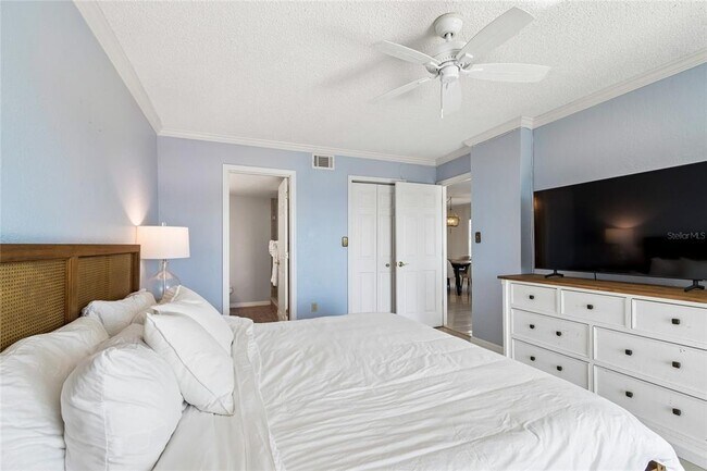 Building Photo - 719 Pinellas Bayway S