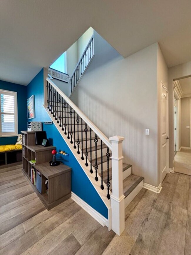 Building Photo - Stunning 5 Bedroom + Office Home with Priv...