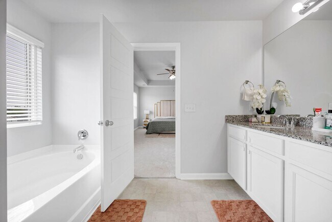 Building Photo - 300 Barony Pl Dr