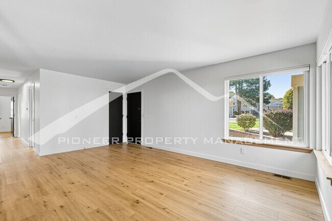 Building Photo - 8762 Chase Dr