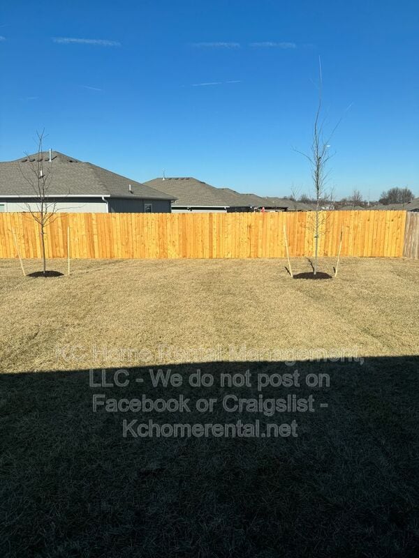 Building Photo - 8029 SE 6th Terrace