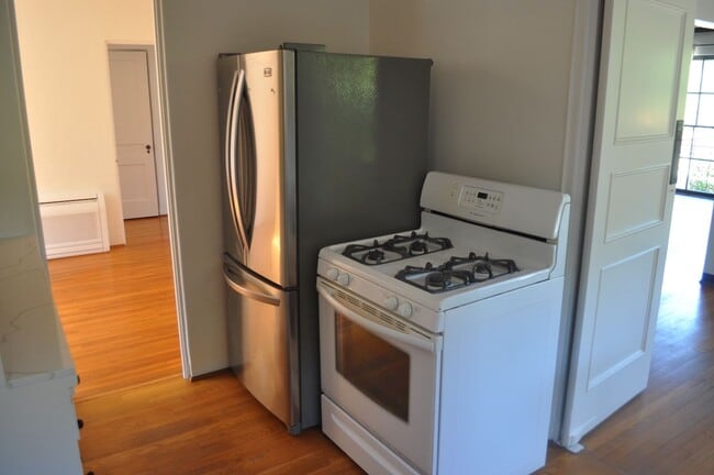 Building Photo - MISSION HILLS 3BR/2BA SPANISH BUNGALOW