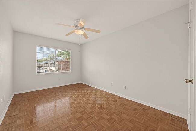 Building Photo - 6404 Burgoyne Rd