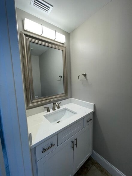 Building Photo - 608 SE 46th Ln