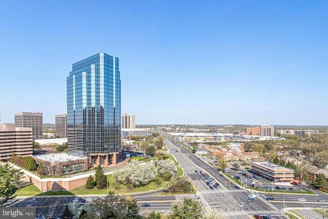 Building Photo - 3701 S George Mason Dr