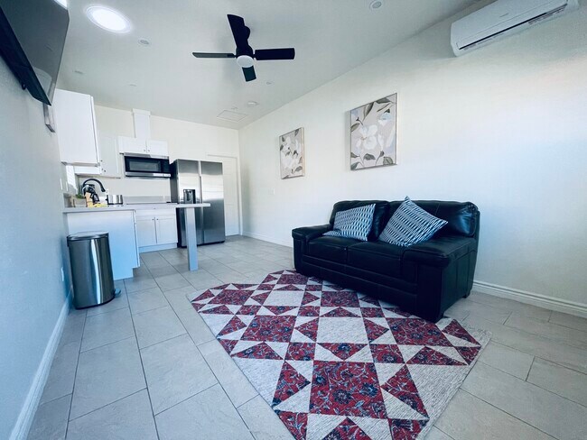 Building Photo - 53670 Avenida Velasco