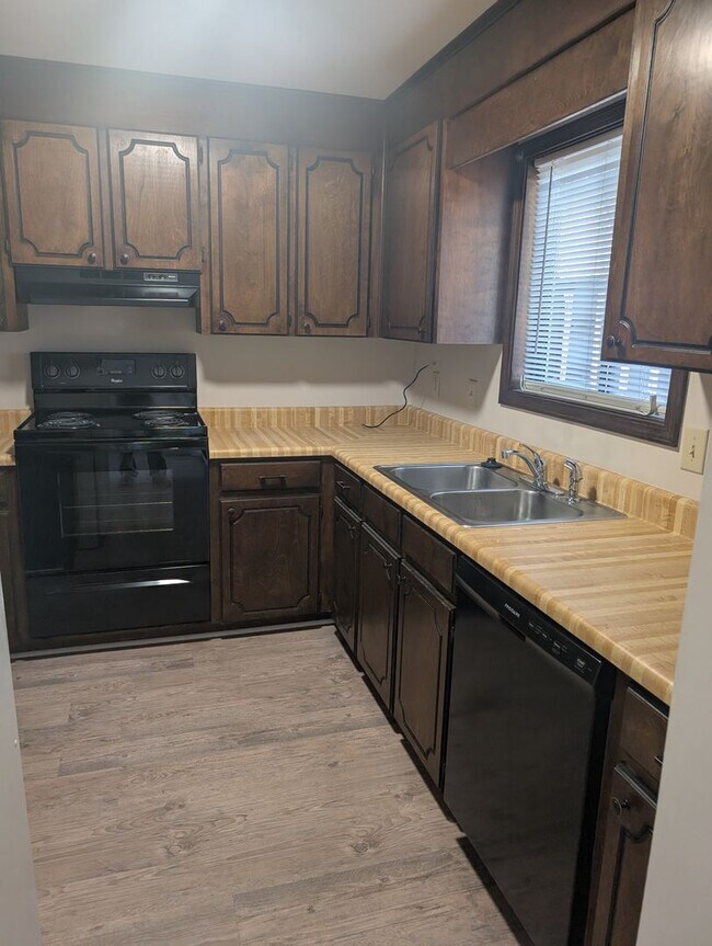 Building Photo - 311 Rock Knoll Dr