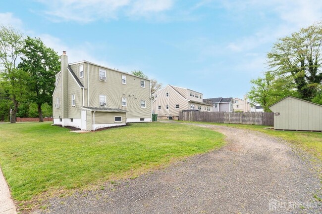 Building Photo - 200 Plainfield Rd