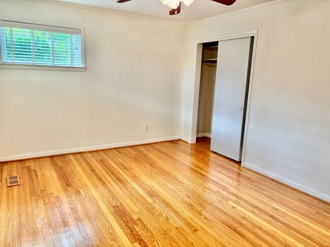 Building Photo - 2534 Avalon Cir