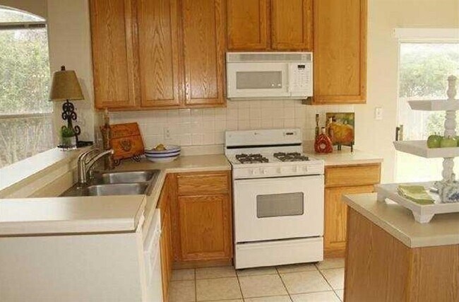 Building Photo - 8904 Glen Canyon Dr