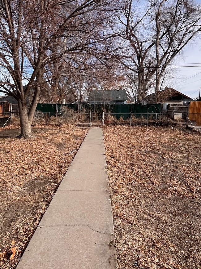 Building Photo - 1322 Lake Ave