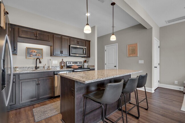 Building Photo - Pet Friendly Two Bedroom!