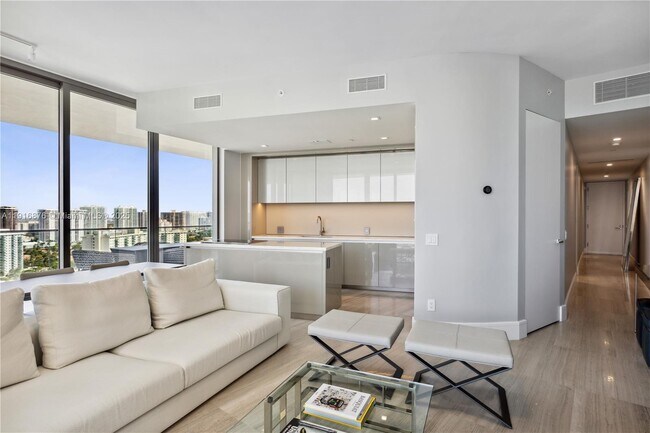 Building Photo - 18975 Collins Ave