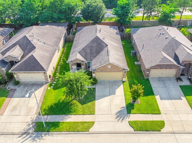 Building Photo - 12027 Rockridge Falls Dr