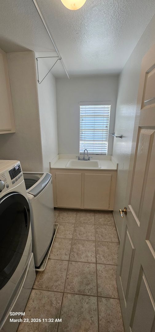 Building Photo - CARMEL VALLEY / SAN DIEGO - Torrey Hills Nice 4 Bedroom / 2.5 Bath House.  AVAILABLE NOW!