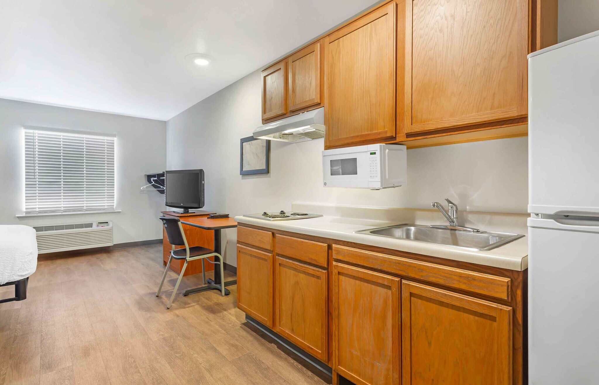 Building Photo - Furnished Studio-Fort Myers