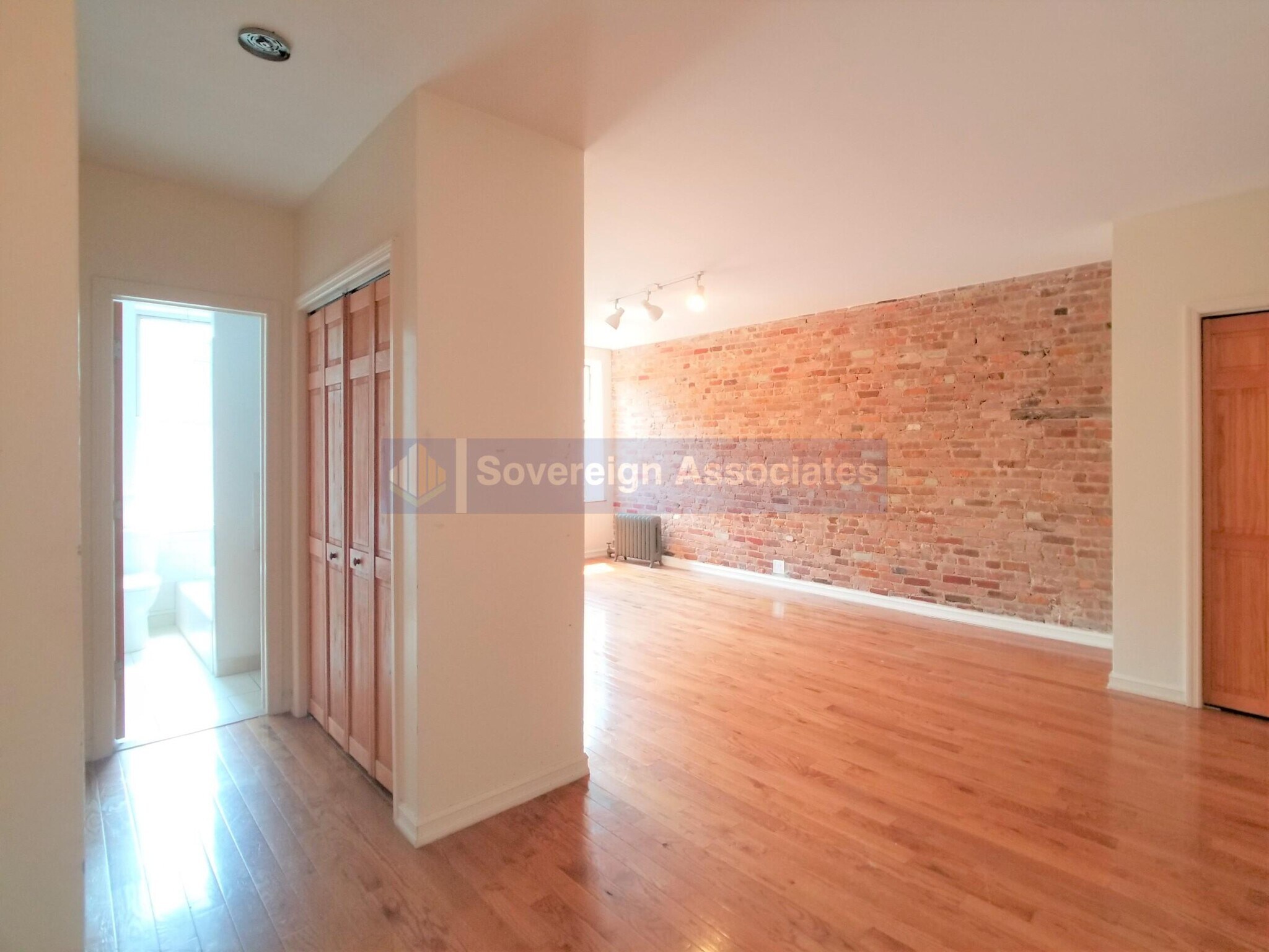 Building Photo - 707 W 171st St