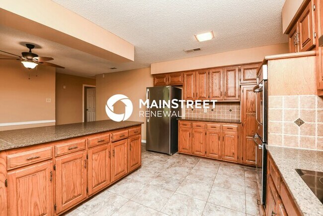 Building Photo - 4 Bedroom Pet-Friendly Home in Arlington, TX with Main Street Renewal