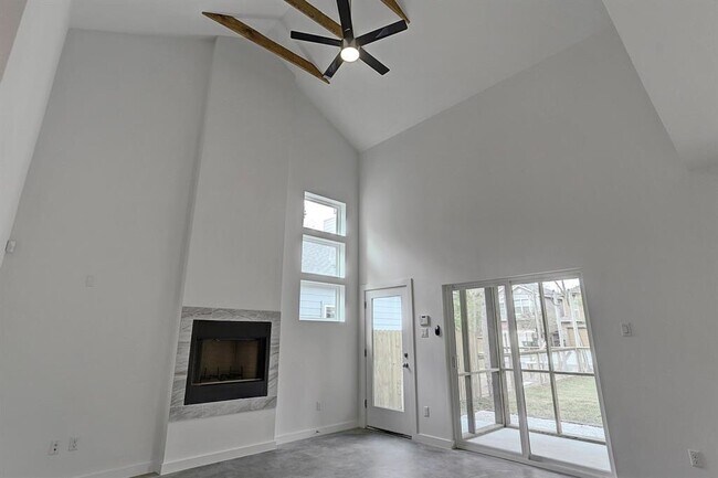 Building Photo - 6712 Cohn St