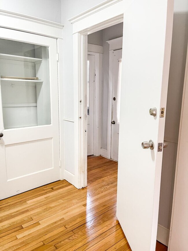 Building Photo - 236 Nicoll St