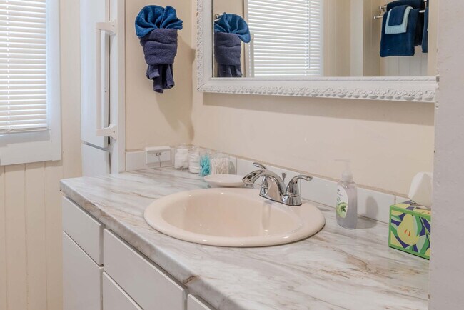 Building Photo - 640 S Columbia St