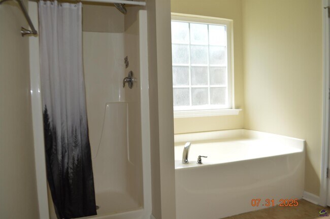 Building Photo - 206 Arelia Dr