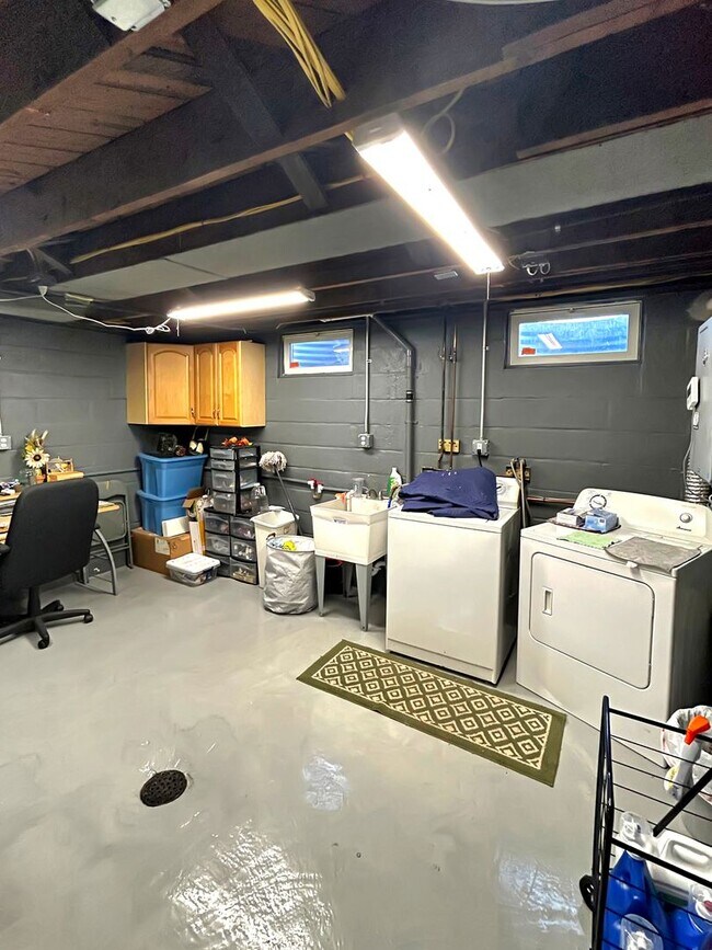 Building Photo - Charming 2-bedroom, 1-bath home in Oakdale, PA!