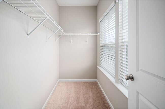 Building Photo - Everything You Need. All Right Here. Chic ...