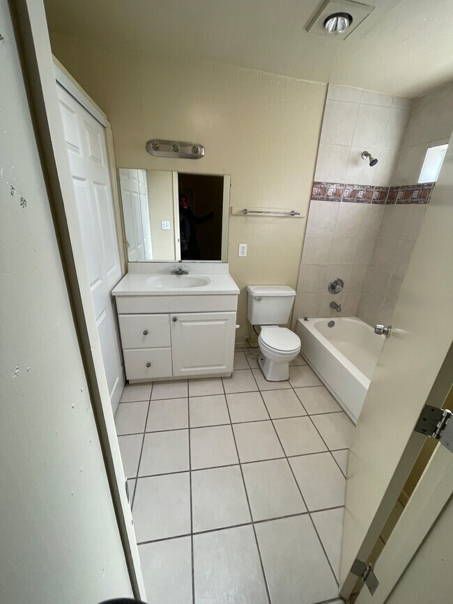 Building Photo - 1212 N Sherry Ave