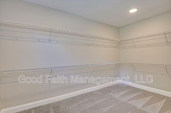 Building Photo - 4022 Windridge Dr