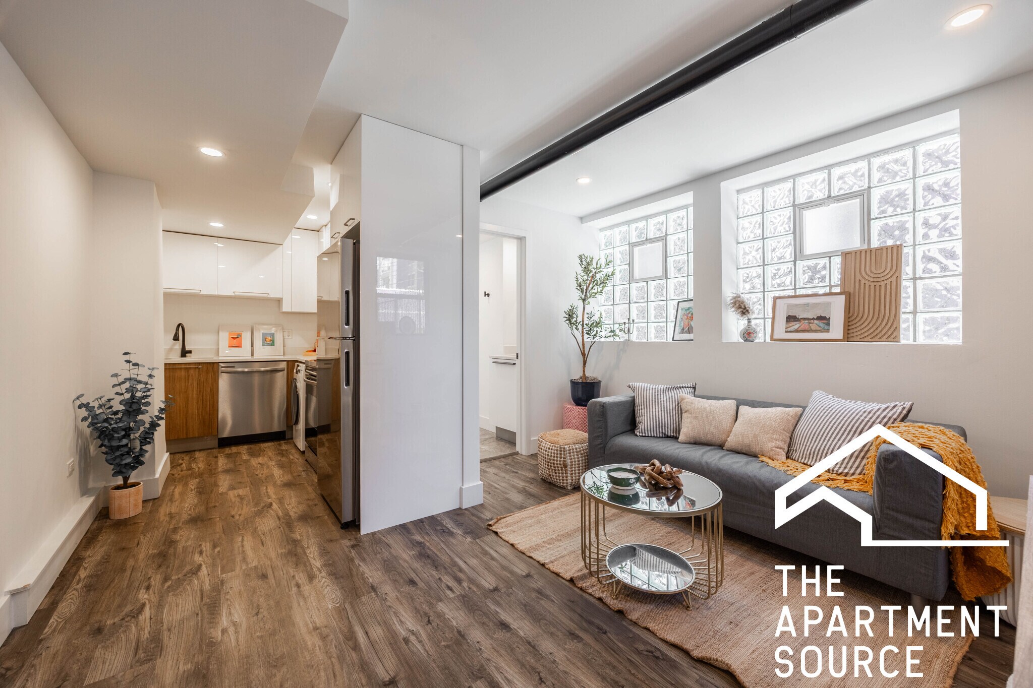 Building Photo - 941 W Carmen Ave