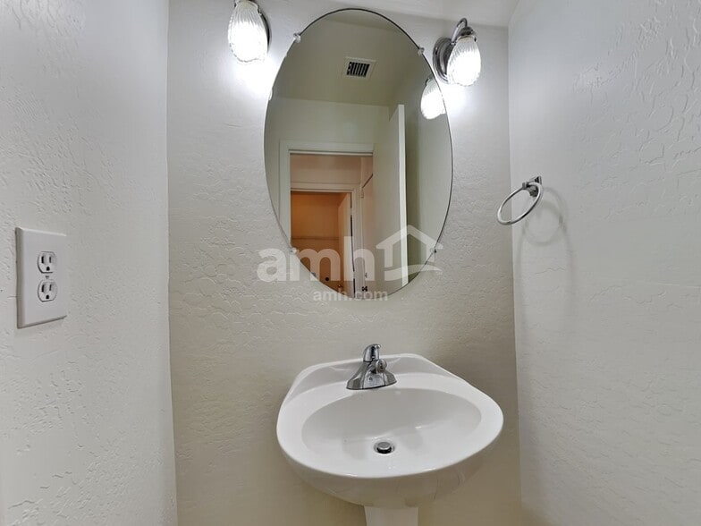 Building Photo - 2138 S Compton