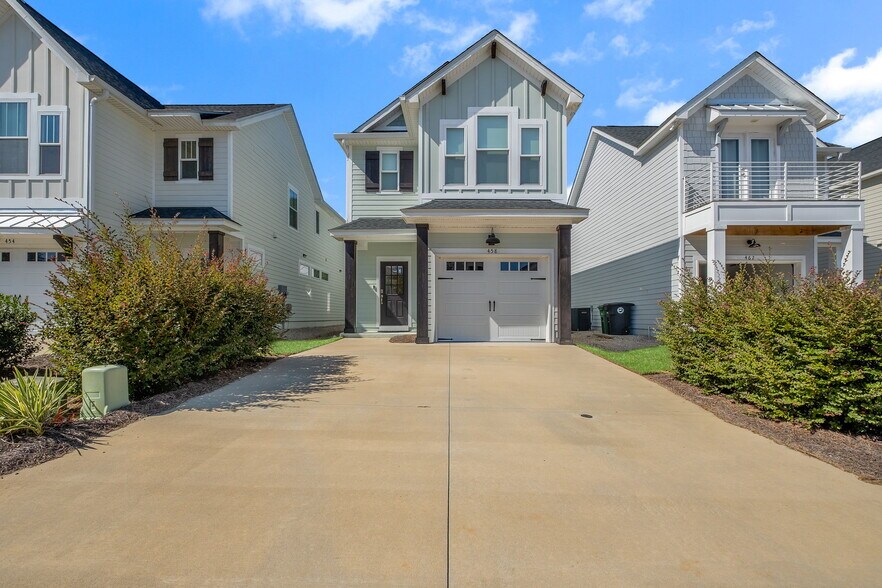 Primary Photo - 458 Grand Oaks Rd