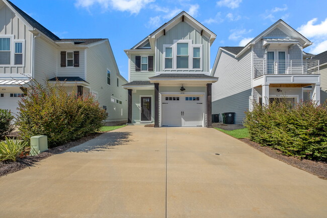 Building Photo - 458 Grand Oaks Rd