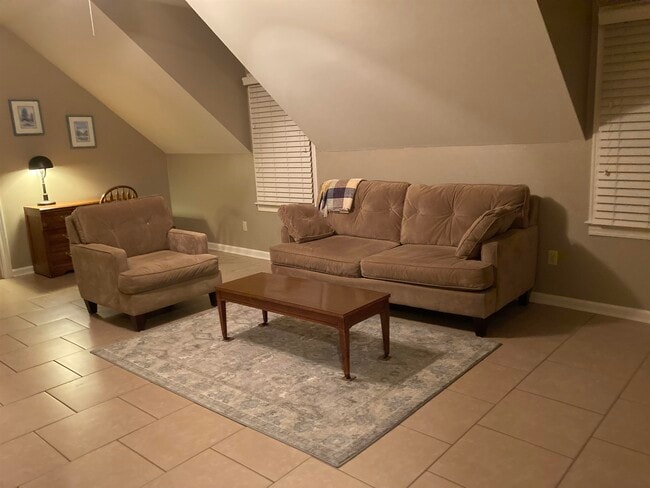 Building Photo - 3065 Green Fairway Cove N