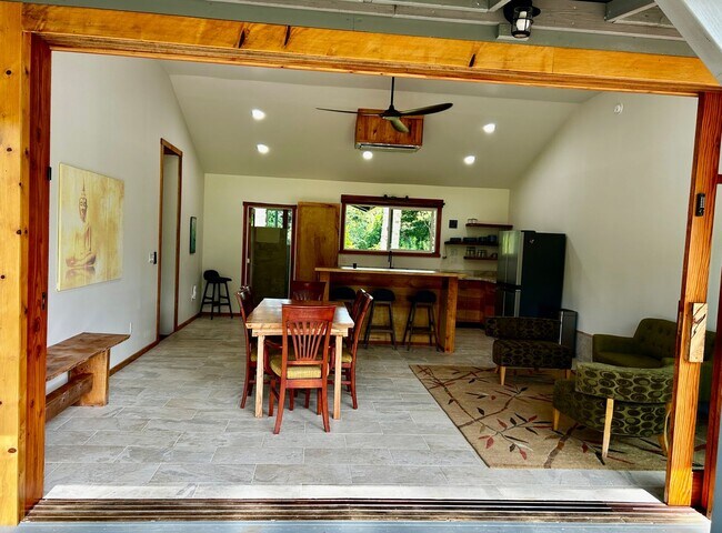 Building Photo - Brand New Luxury Furnished 3 bed 2 bath Ho...