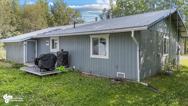 Building Photo - Cozy 3 bedroom 2 bath home w/ fully fenced...